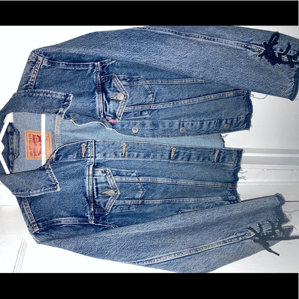 Levi’s Jean Jacket Large with laced sleeve